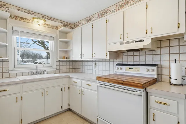 $215,000 | 455 Faircrest Avenue Northwest, Grand Rapids, MI 49534