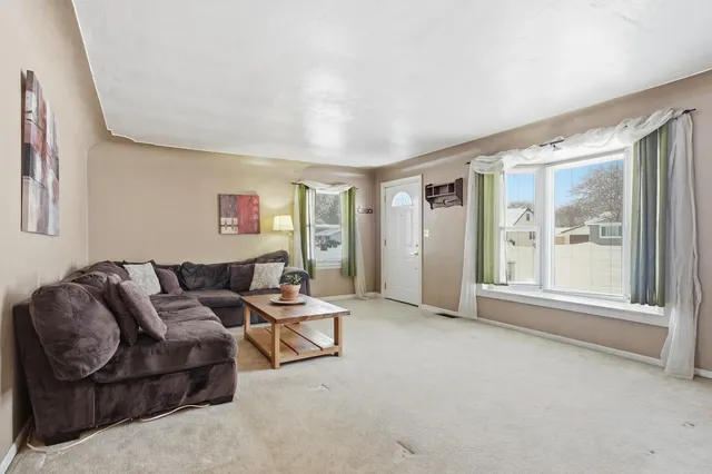 $215,000 | 455 Faircrest Avenue Northwest, Grand Rapids, MI 49534