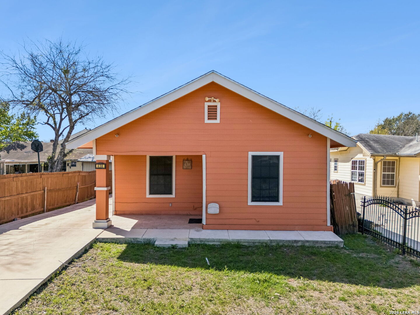438 Rigsby Avenue San Antonio, TX 78210 - Photo 3 of 25 a backyard of a house with seating space