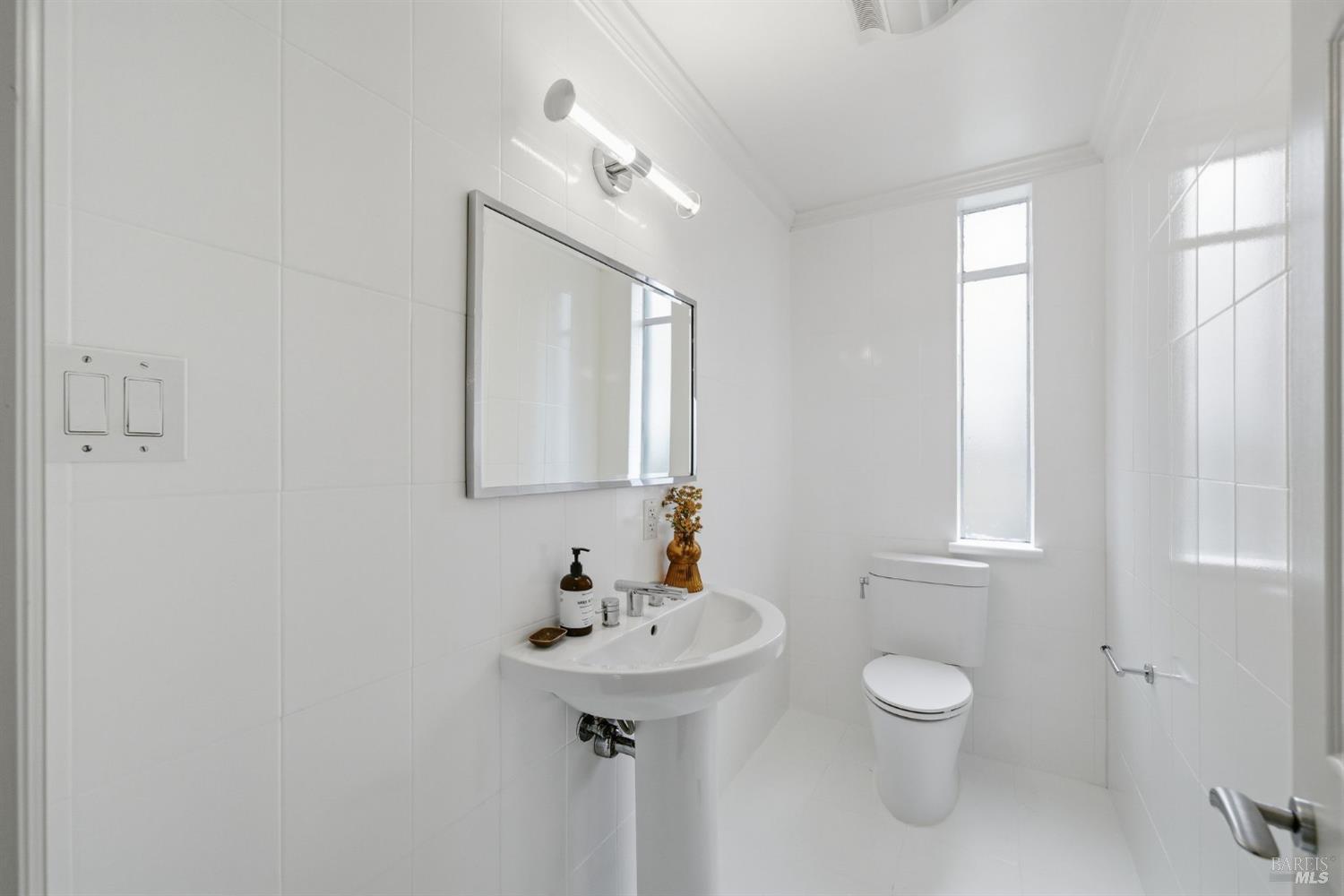 370 Vía La Cumbre Greenbrae, CA 94904 - Photo 19 of 44 Half bath near entry.