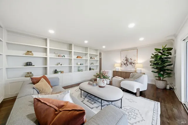 $1,849,000 | 370 VÃa La Cumbre, Greenbrae, CA 94904