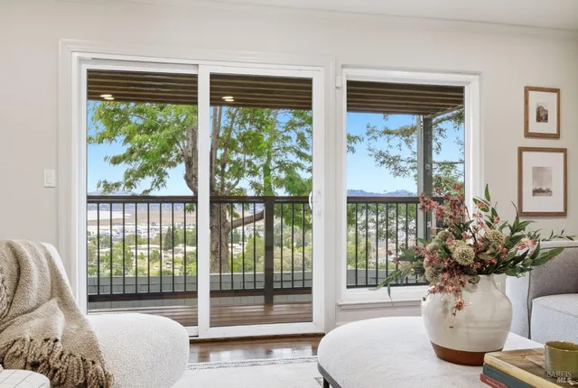 $1,849,000 | 370 VÃa La Cumbre, Greenbrae, CA 94904