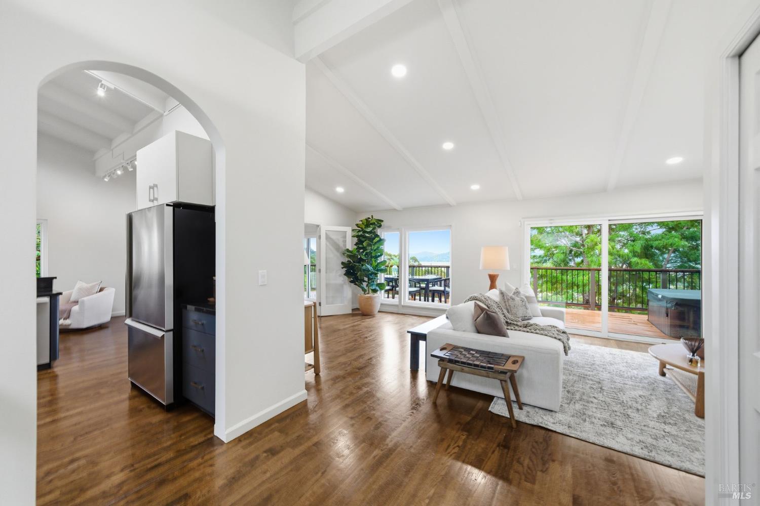 370 Vía La Cumbre Greenbrae, CA 94904 - Photo 7 of 44