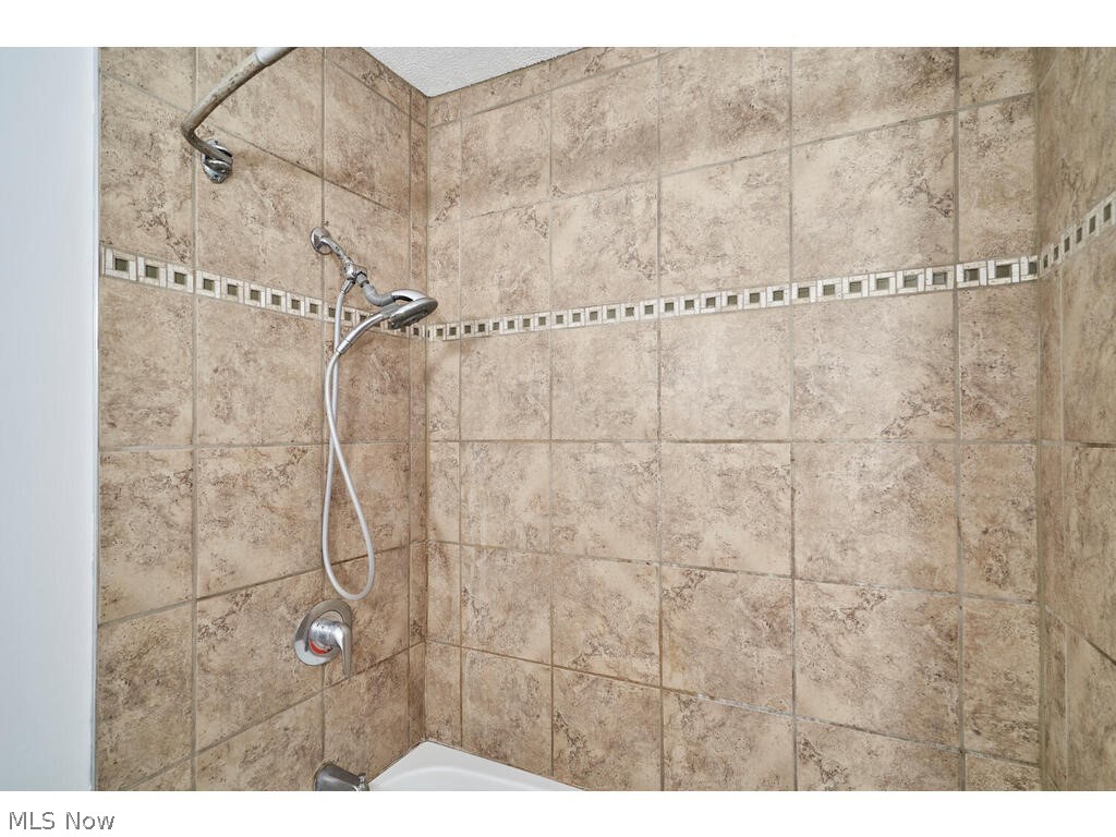 1532 Jacoby Road Akron, OH 44321 - Photo 11 of 30 Tiled tub area