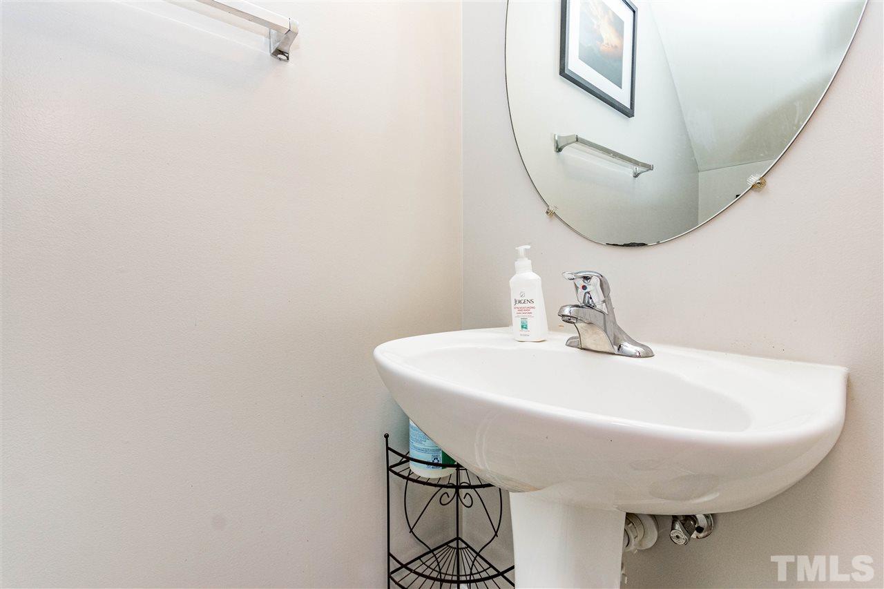 6604 Frogstool Lane Raleigh, NC 27610 - Photo 14 of 28