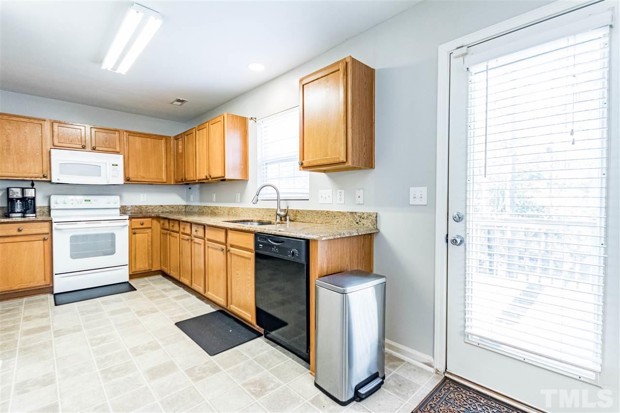 6604 Frogstool Lane Raleigh, NC 27610 - Photo 9 of 28