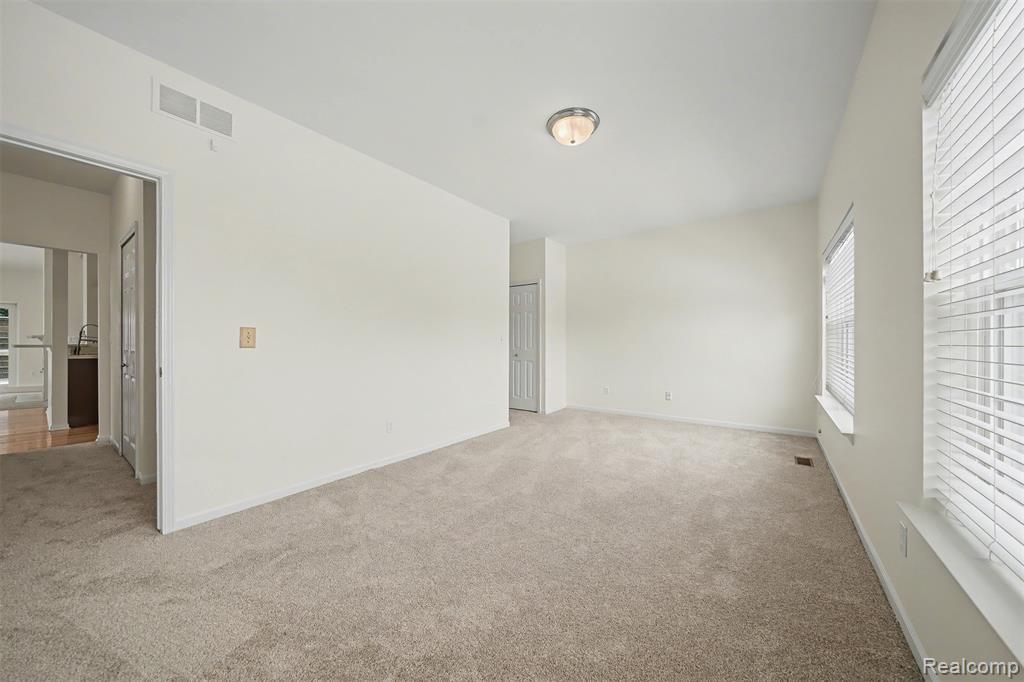 638 West Bluff Court, Unit 31 Rochester Hills, MI 48307 - Photo 27 of 49