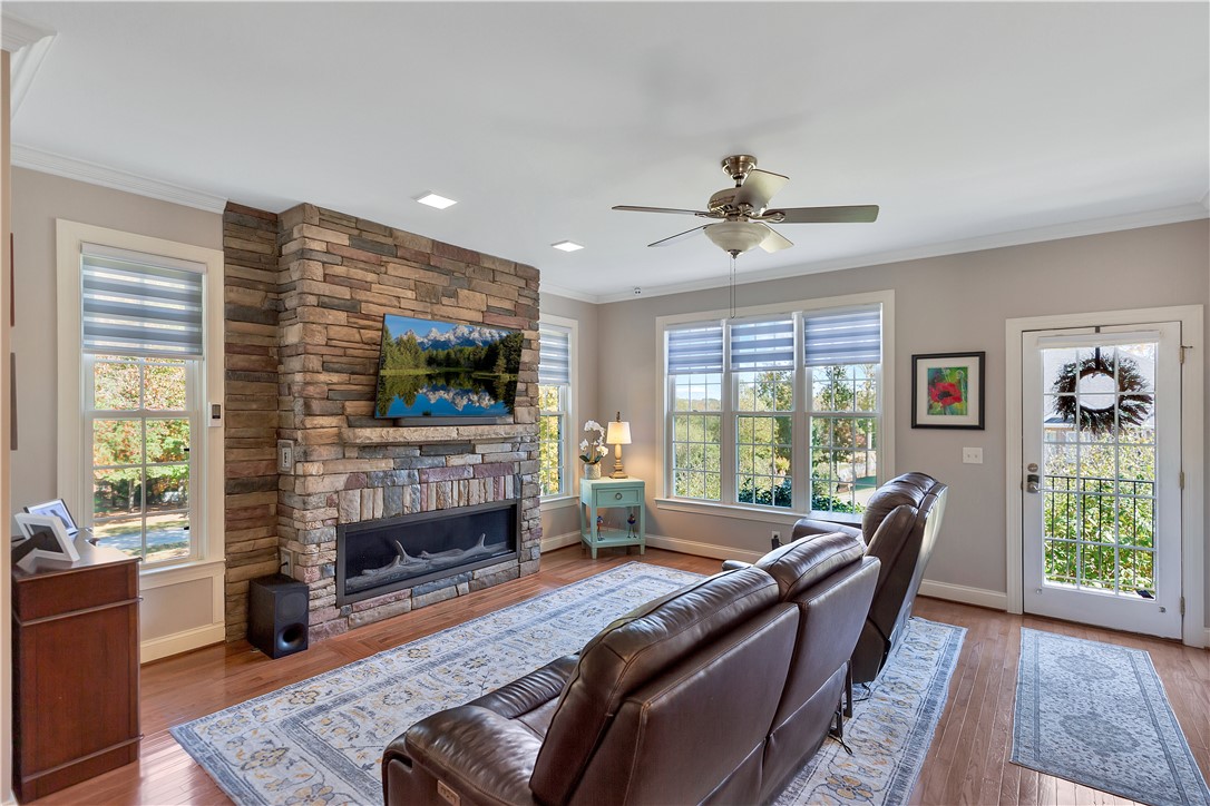 115 Engram Lane Anderson, SC 29621 - Photo 10 of 40 Recently Installed Designer Gas Fireplace