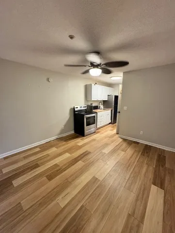 $1,050 | 4 Hanover Square, Brunswick, GA 31520