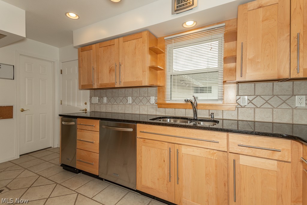 1702 Roselawn Road Cleveland, OH 44124 - Photo 4 of 23 Gallery Image 4