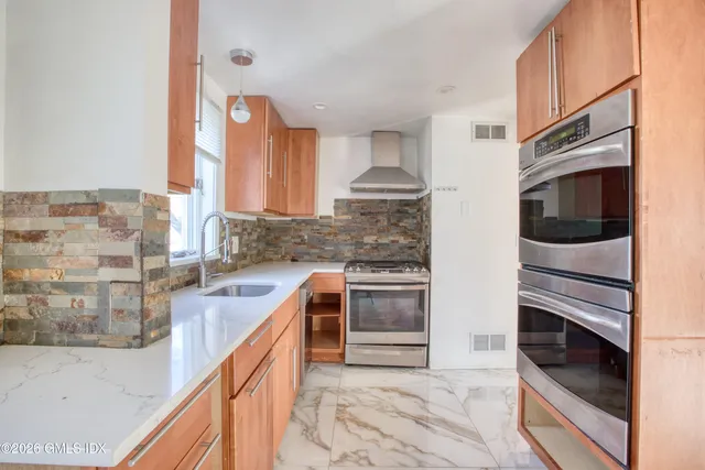 $4,850 | 24 Hollow Wood Lane, Unit 2, Greenwich, CT 06831