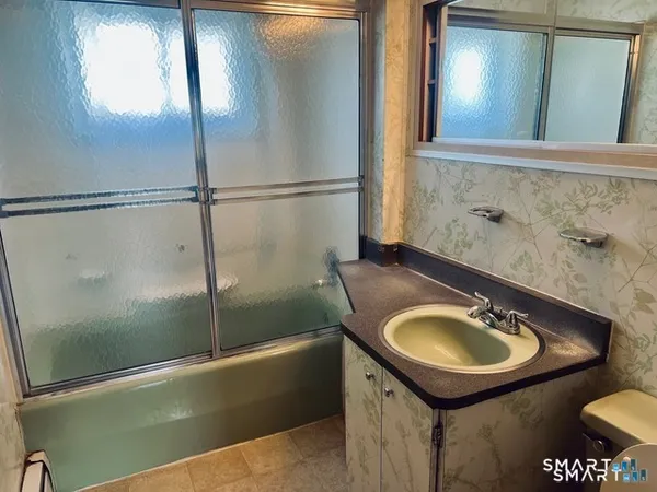 $2,250 | 1567 Main Street, East Hartford, CT 06108