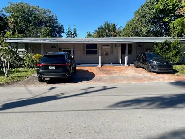 $1,200 | 100 Southeast 3rd Avenue, Unit 3, Hallandale Beach, FL 33009