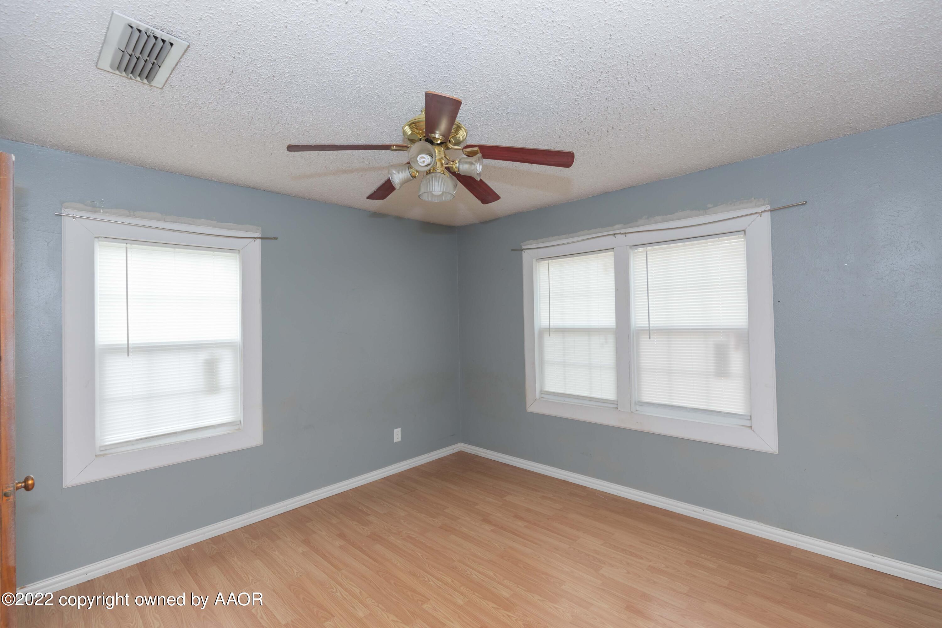 4013 Parker Street Amarillo, TX 79110 - Photo 11 of 23 BEDROOM 1 VIEW 1