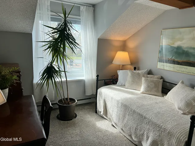 $275,000 | 3006 Squire Boulevard, Guilderland, NY 12159