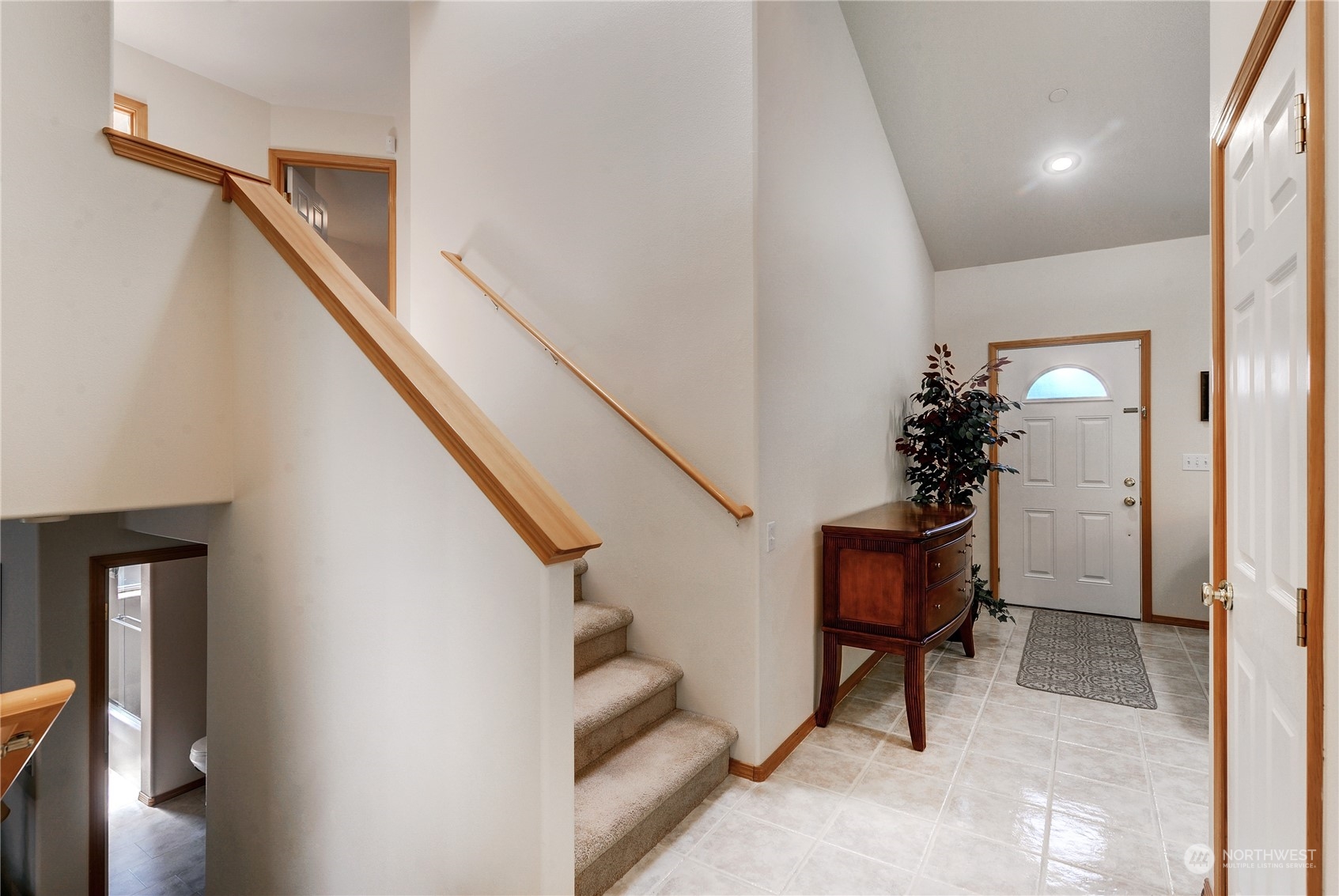 5303 Narbeck Avenue Everett, WA 98203 - Photo 14 of 40 a view of entryway with a window