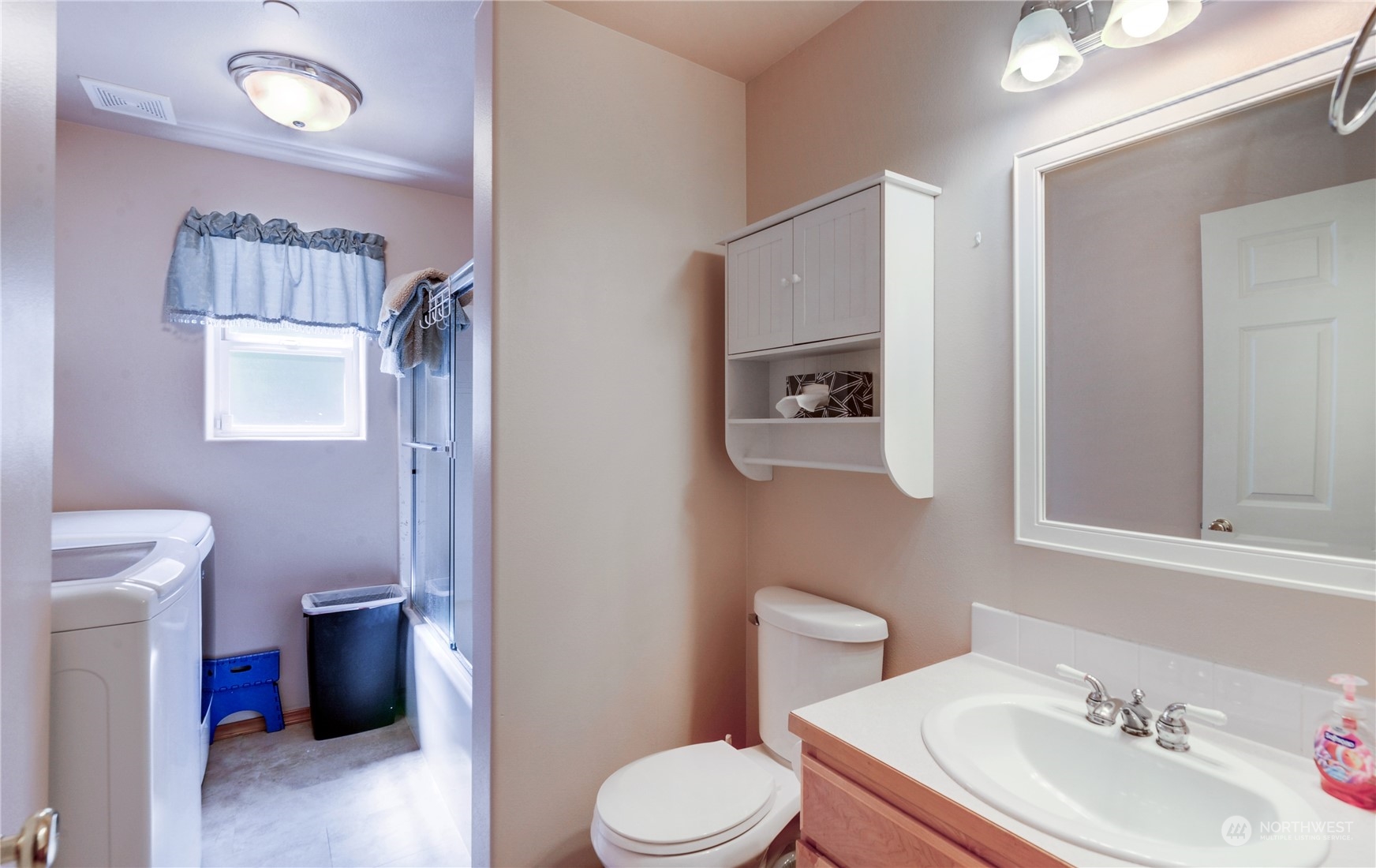 5303 Narbeck Avenue Everett, WA 98203 - Photo 28 of 40 a bathroom with a sink toilet and mirror