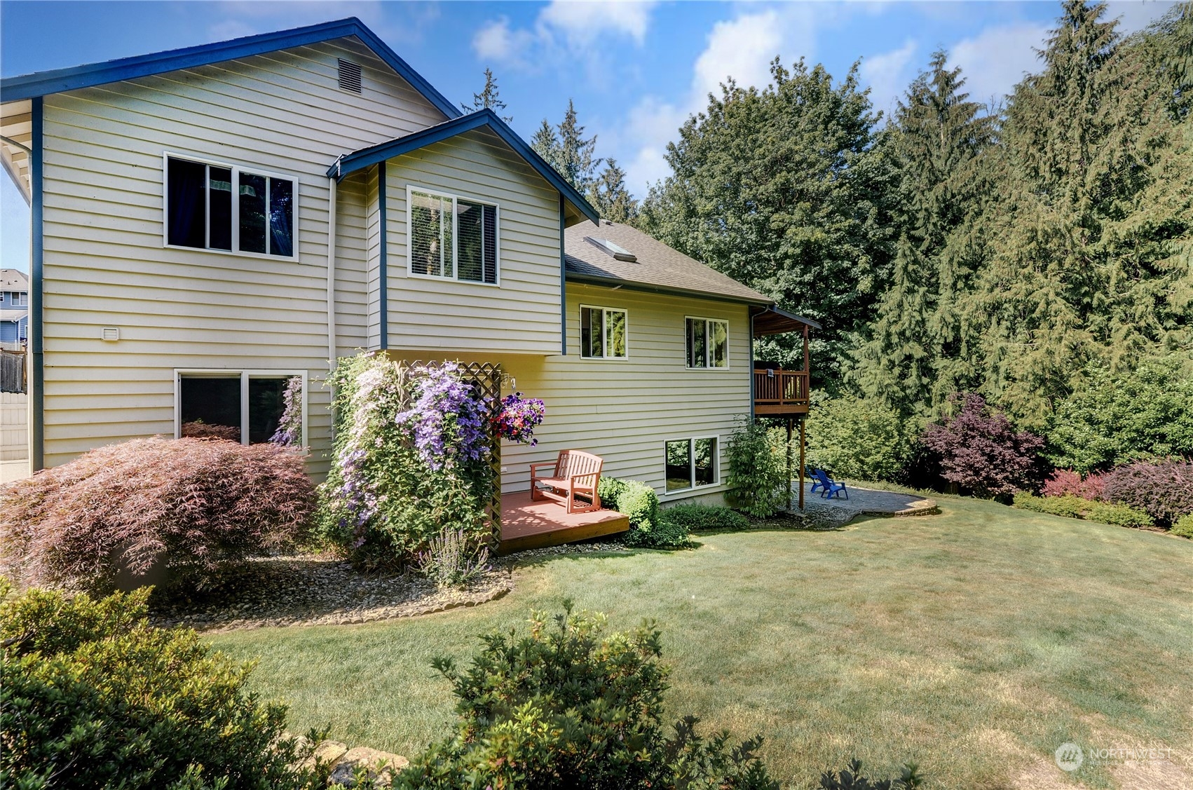 5303 Narbeck Avenue Everett, WA 98203 - Photo 38 of 40 a view of backyard of house