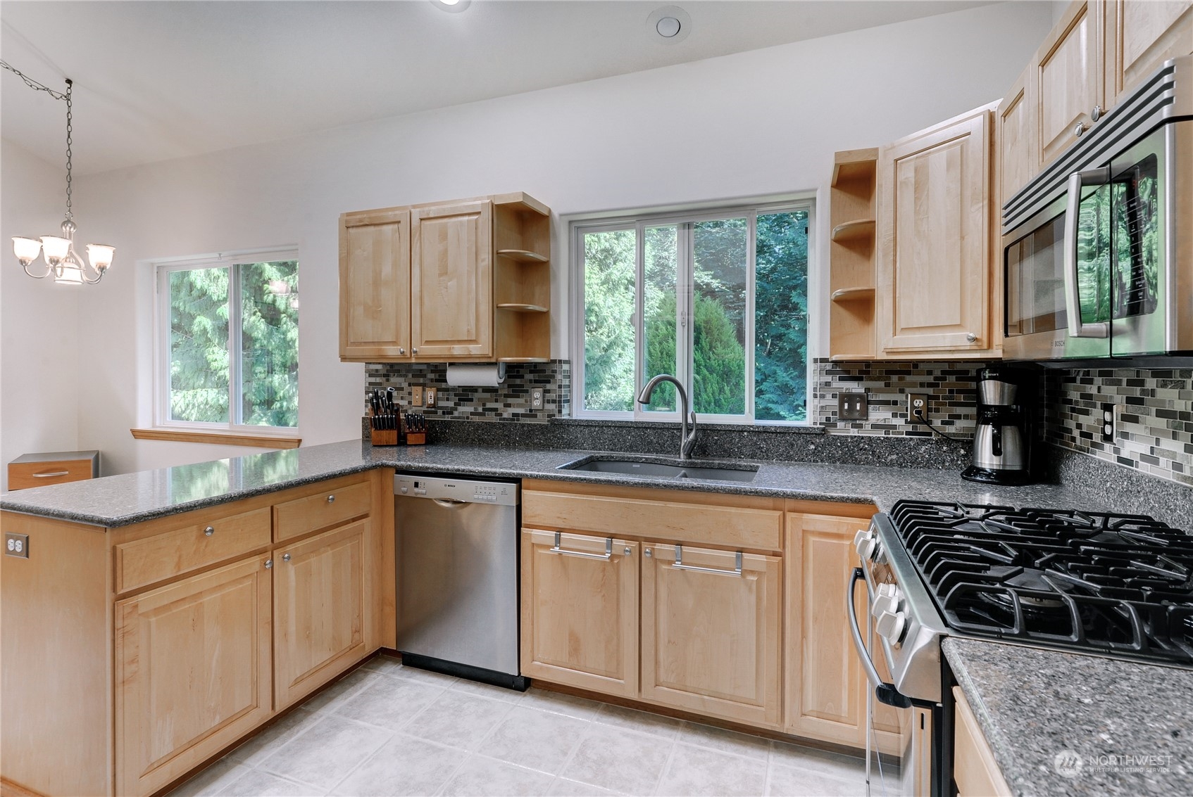 5303 Narbeck Avenue Everett, WA 98203 - Photo 10 of 40