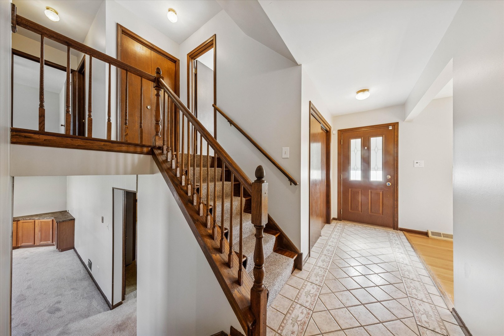 1310 Iroquois Lane Darien, IL 60561 - Photo 9 of 22 a view of an entryway