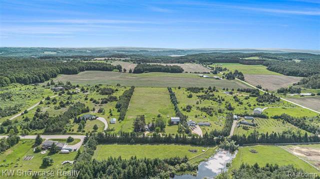8198 Horton Bay Road Petoskey, MI 49770 - Photo 34 of 43