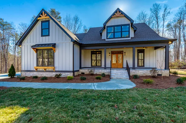 $775,000 | 2964 Mowbray Pike, Soddy Daisy, TN 37379
