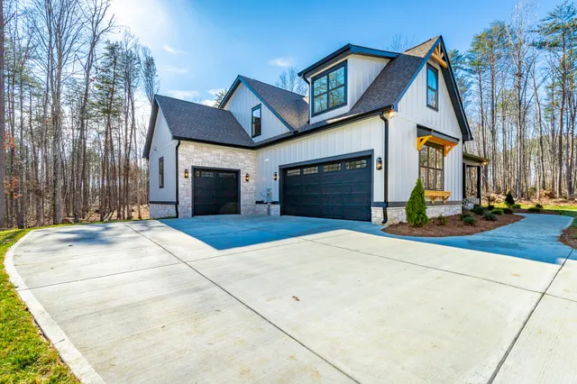 $775,000 | 2964 Mowbray Pike, Soddy Daisy, TN 37379