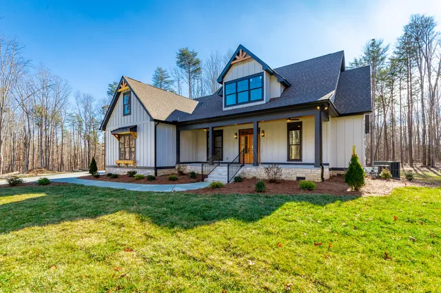 $775,000 | 2964 Mowbray Pike, Soddy Daisy, TN 37379