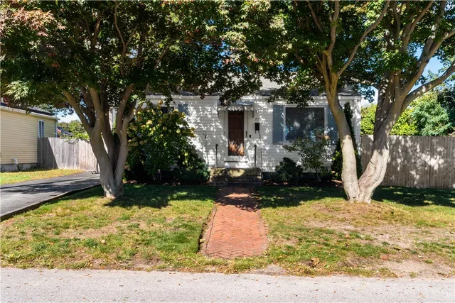 $2,300 | 81 Easton Avenue, Warwick, RI 02888