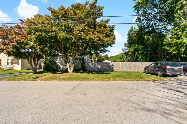 $2,300 | 81 Easton Avenue, Warwick, RI 02888