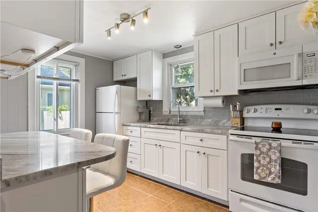 $2,300 | 81 Easton Avenue, Warwick, RI 02888