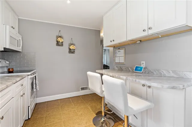 $2,300 | 81 Easton Avenue, Warwick, RI 02888