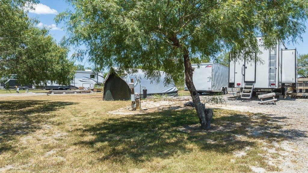 9223 County Road 2249 Sinton, TX 78387 - Photo 22 of 39 a backyard of a house with table and chairs