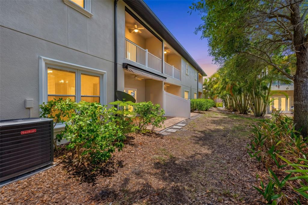 763 Date Palm Lane St. Petersburg, FL 33707 - Photo 19 of 47