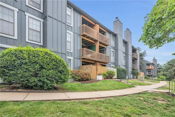 $2,000 | 12786 West 110th Terrace, Overland Park, KS 66210