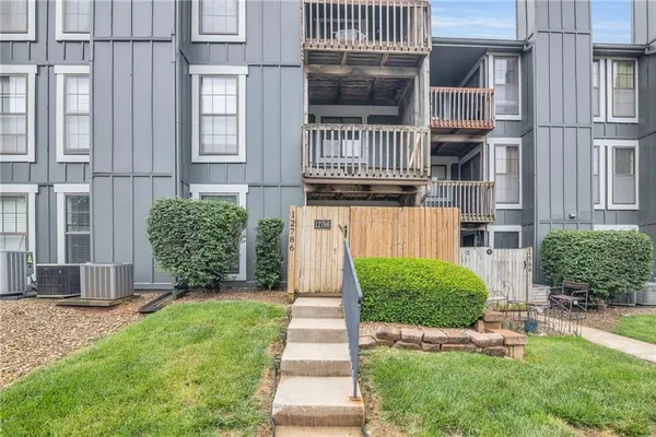 $2,000 | 12786 West 110th Terrace, Overland Park, KS 66210