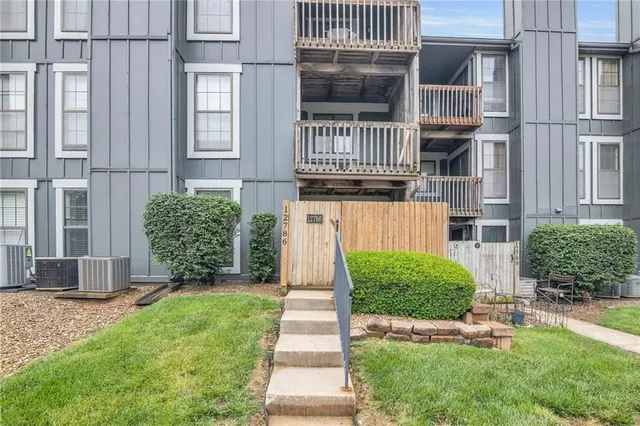 $2,000 | 12786 West 110th Terrace, Overland Park, KS 66210
