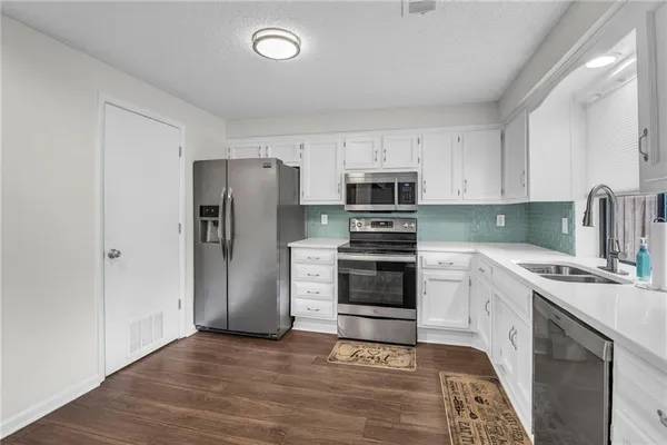 $2,000 | 12786 West 110th Terrace, Overland Park, KS 66210