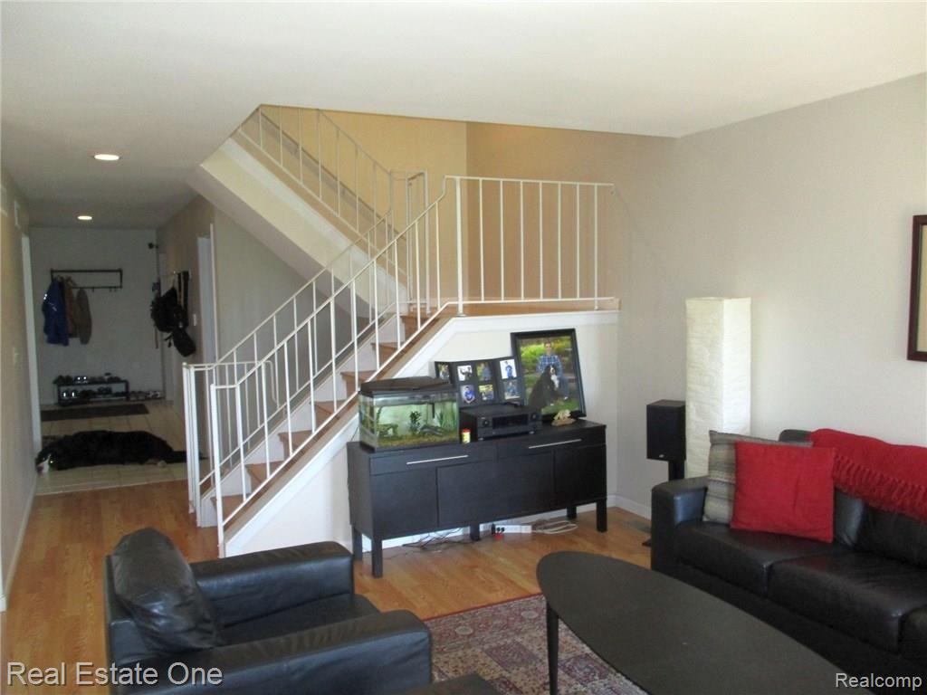 938 Golfview Court Rochester Hills, MI 48307 - Photo 11 of 44