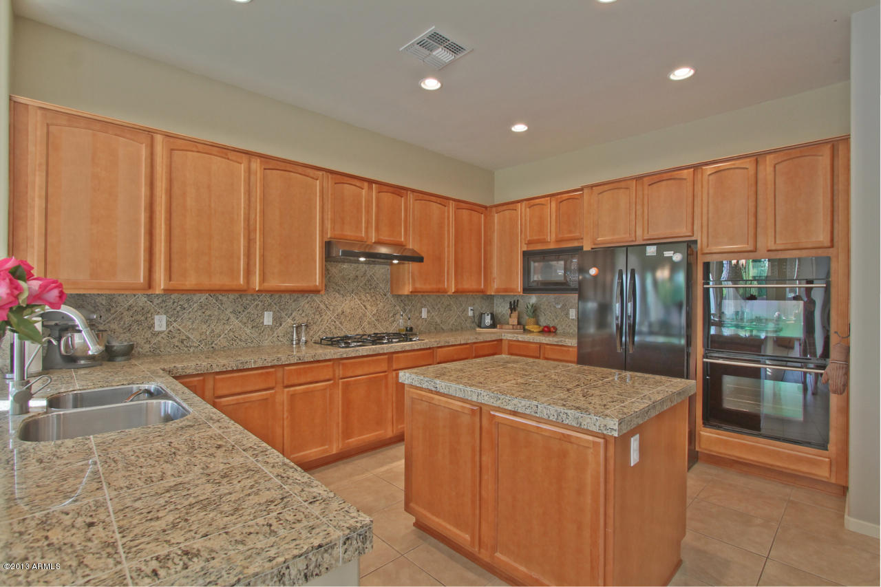 1711 West Brianna Road Phoenix, AZ 85085 - Photo 4 of 35 Spacious Kitchen with Island