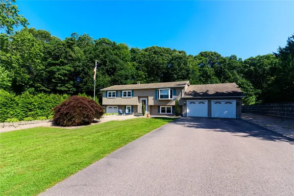 $699,000 | 39 Robin Hollow Lane, Westerly, RI 02891