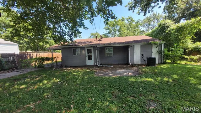 $129,900 | 2465 Grants Parkway, Florissant, MO 63031