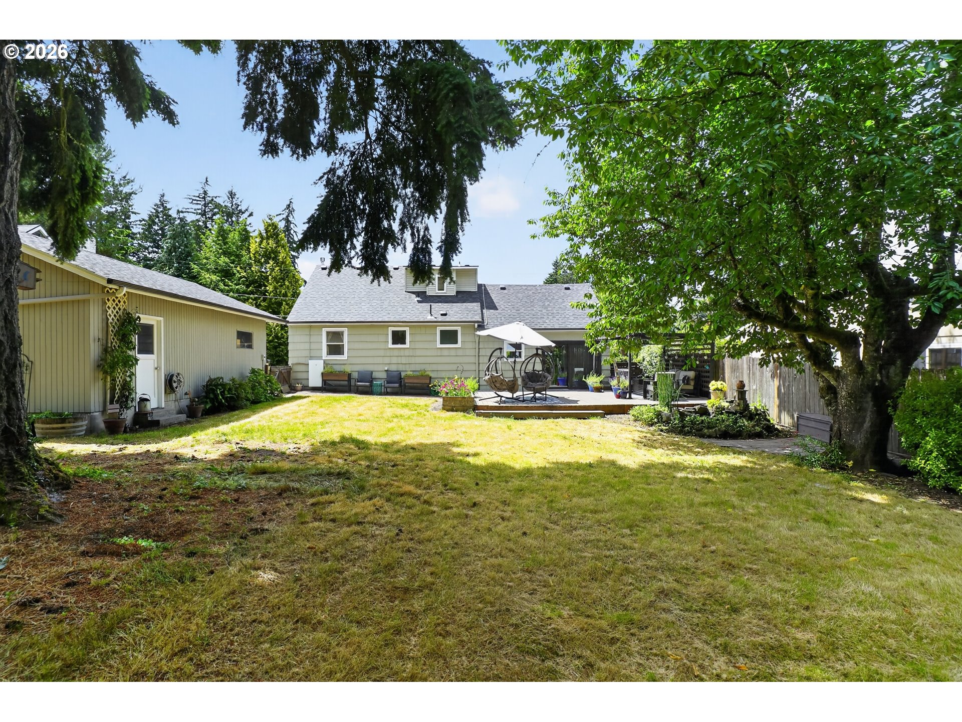 8326 Southwest 57th Avenue Portland, OR 97219 - Photo 24 of 28 Yard