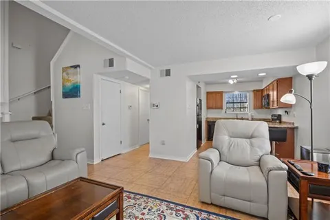 $145,000 | 405 Cedarwood Drive, Unit 405, Mandeville, LA 70471