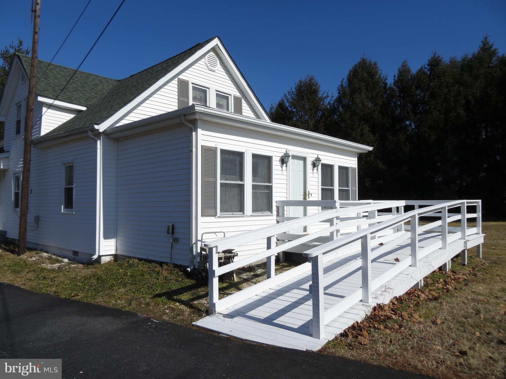 711 Hartly Road Hartly, DE 19953 - Photo 3 of 28 Wheelchair accessable ramp in front