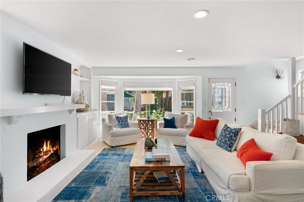 113 Via Yella Newport Beach, CA 92663 - Photo 3 of 35