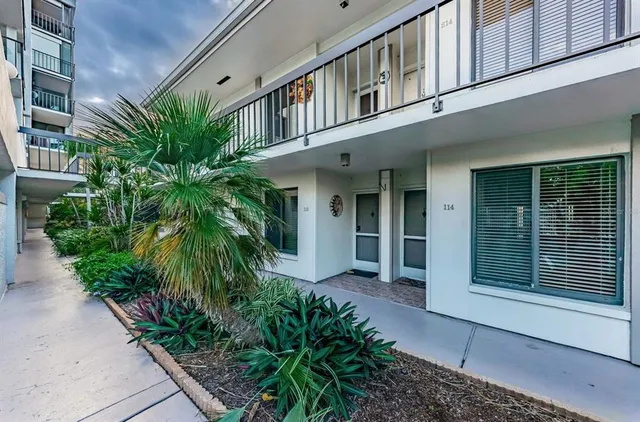 $2,000 | 6365 Bahia Del Mar Boulevard South, Unit 114, St. Petersburg, FL 33715