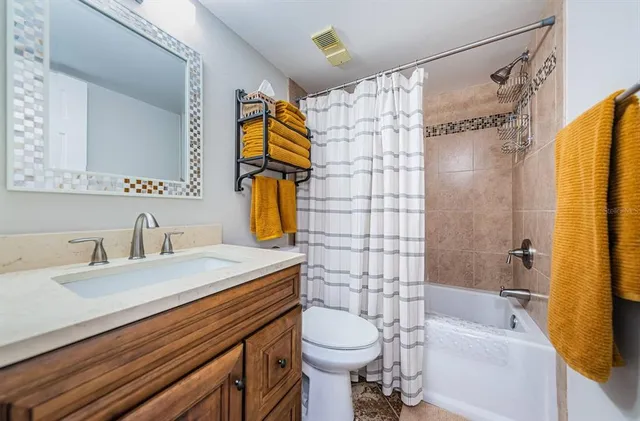 $2,000 | 6365 Bahia Del Mar Boulevard South, Unit 114, St. Petersburg, FL 33715