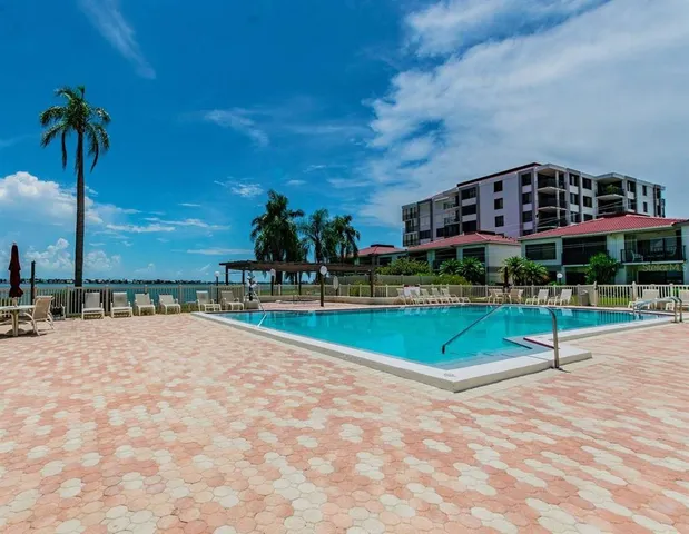 $2,000 | 6365 Bahia Del Mar Boulevard South, Unit 114, St. Petersburg, FL 33715