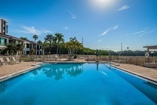 $2,000 | 6365 Bahia Del Mar Boulevard South, Unit 114, St. Petersburg, FL 33715